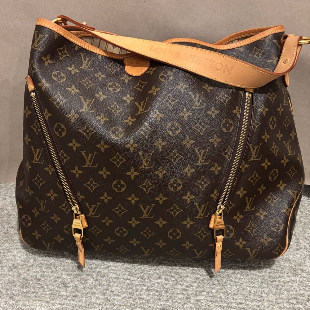 Louis Vuitton Monogram Tote in Brown and Tan Leather Trim - Picture 4 of 13